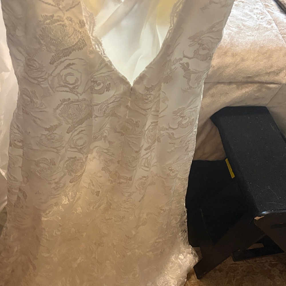 Elegant White Lace Wedding Dress